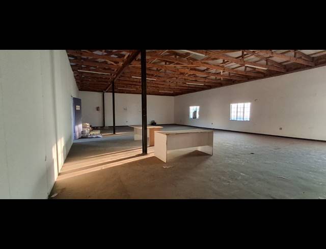 1,265M² BUILDING FOR SALE IN APEX